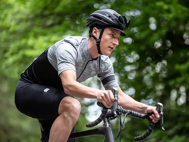man wearing sportful giara jersey during cycling