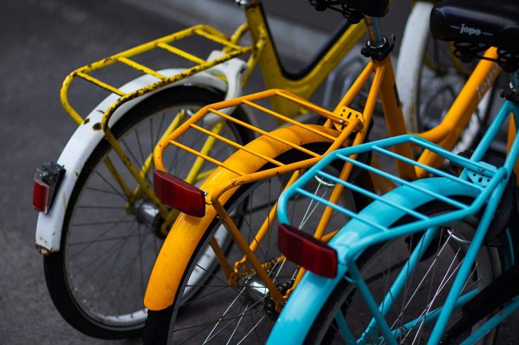 Can you use acrylic paint on your bike frame? 