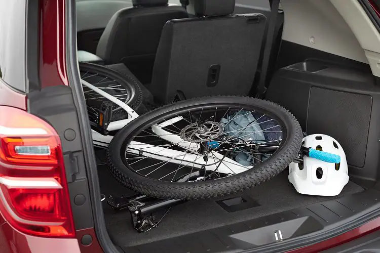 putting bike inside car trunk