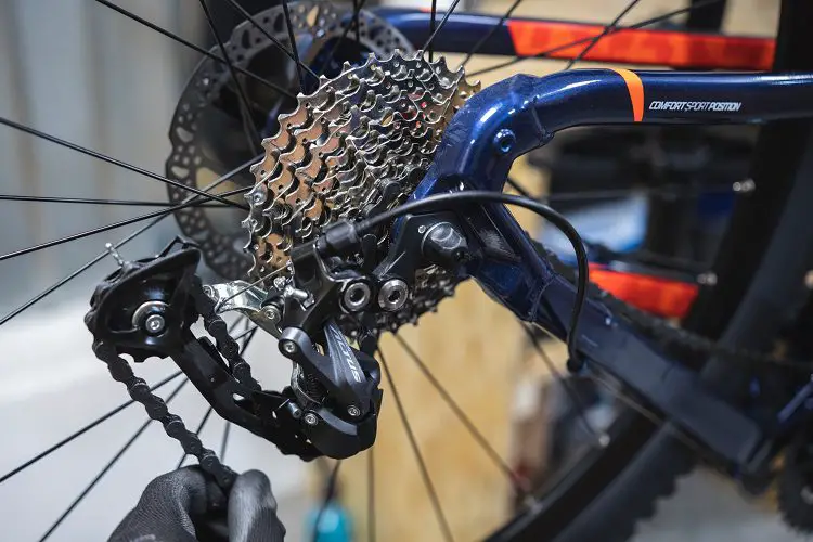 Tighten a Bicycle Chain on a Multi-Gear Bike