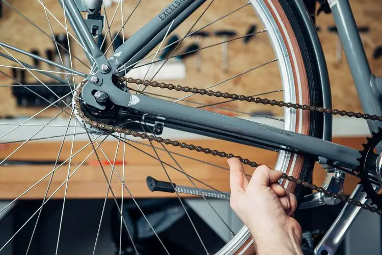 How to Tighten a Bicycle Chain