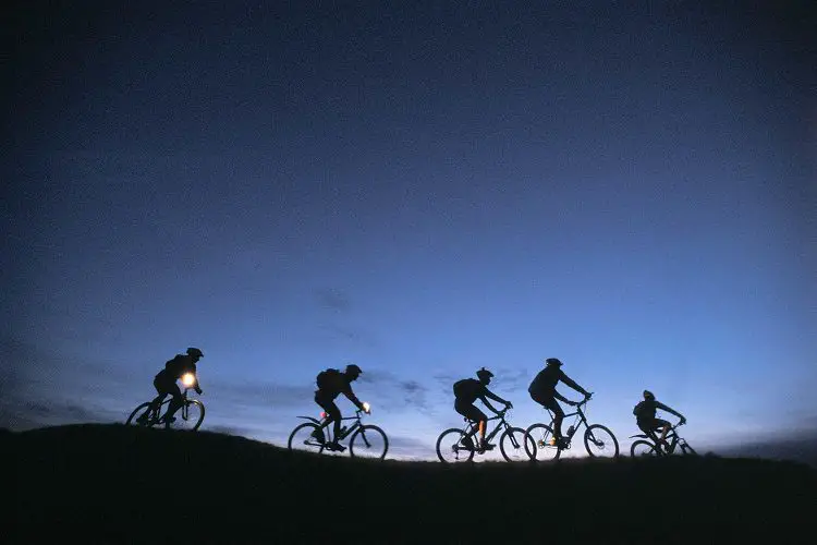 Travel at Night With a Cycling Convoy